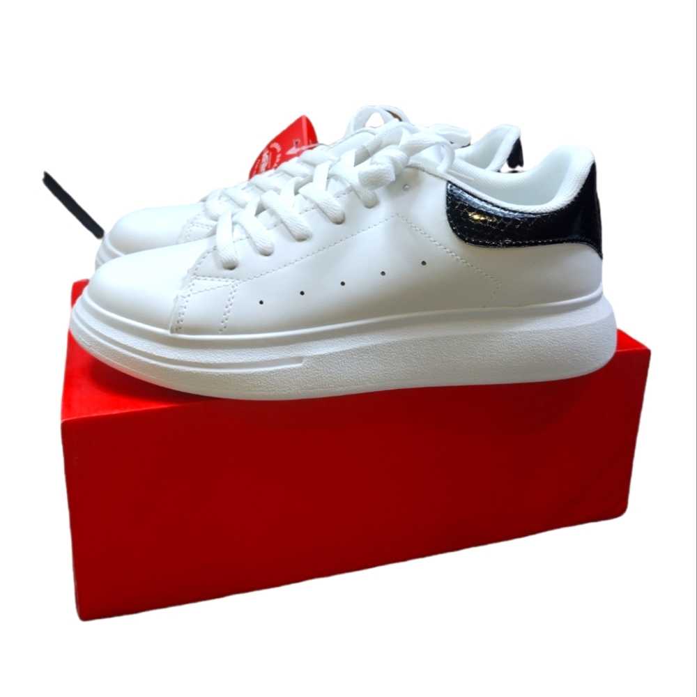 NWT Women's Sneakers White and Balck - Picture 4 of 6